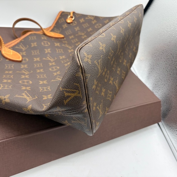 LOUIS VUITTON Monogram Neverfull MM Brown Tote Bag - Picture 10 of 16
